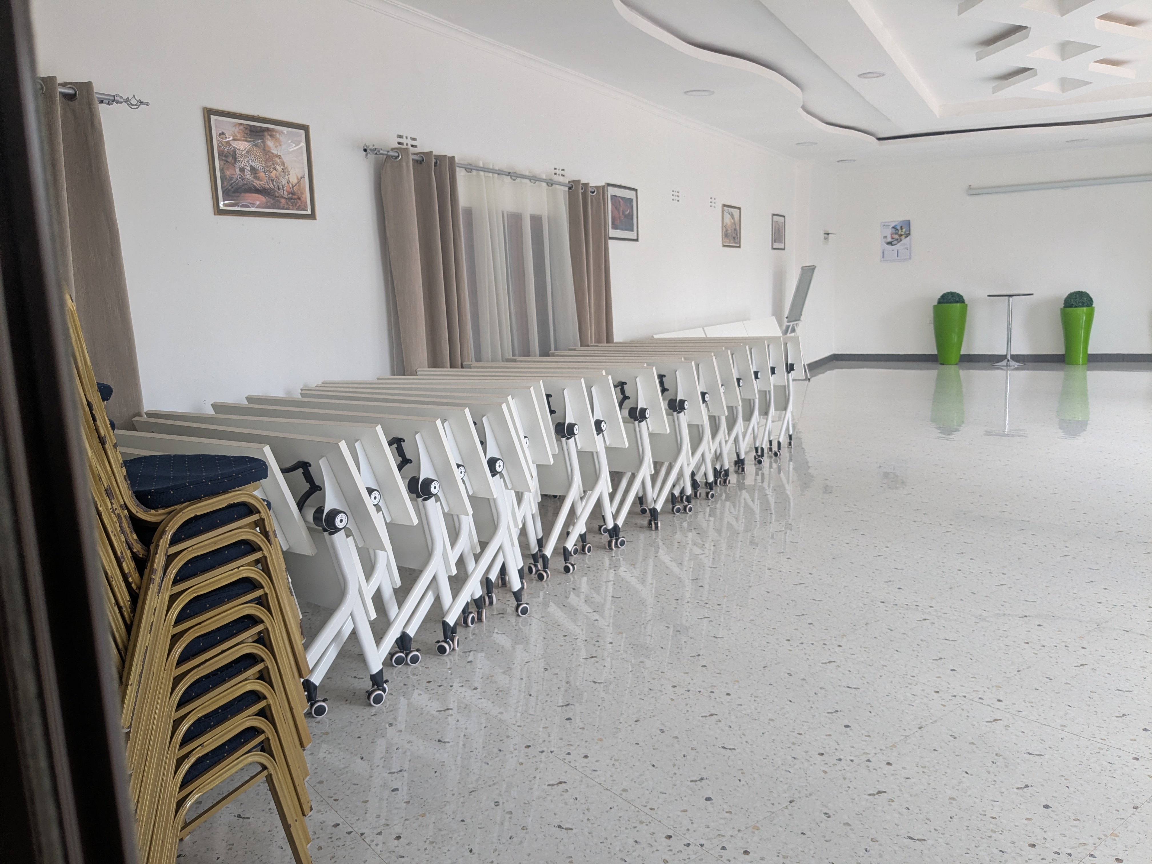 Meet with Confidence: Modern facilities in a comfortable environment for meetings, workshops, and conferences.